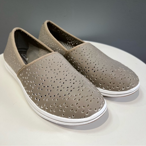 NWOB CLOUDSTEPPERS™ by Clarks Breeze Emily Slip-On Loafer Taupe Size 8 - Picture 1 of 7